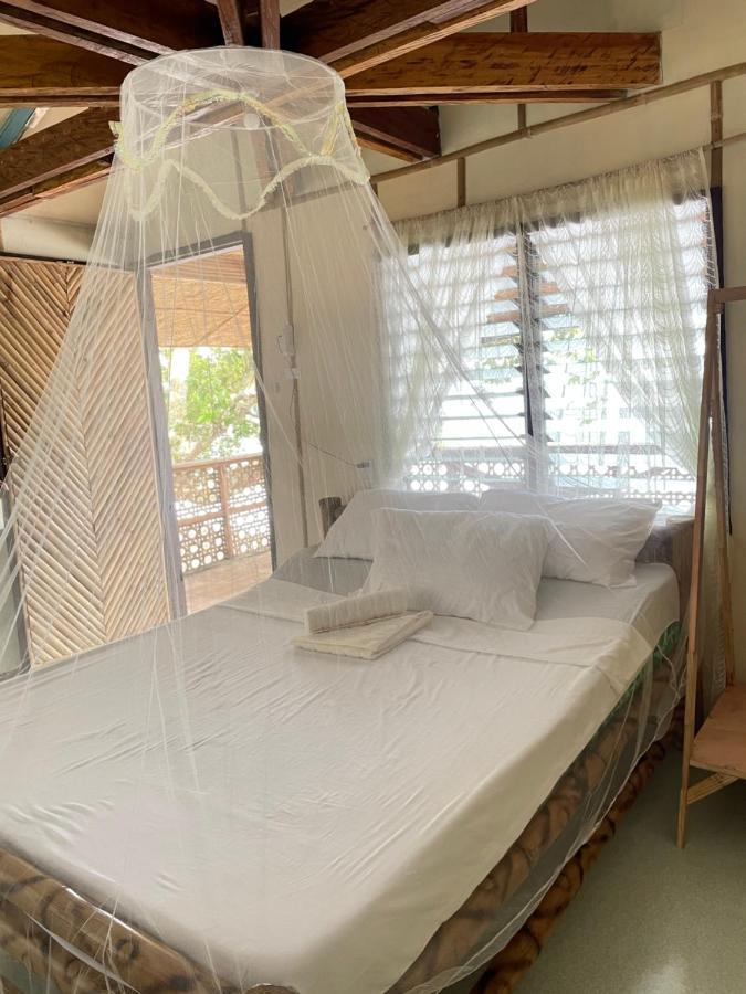 Bed and Breakfast Borbon'S Treehouse By The Sea à Mambajao Extérieur photo