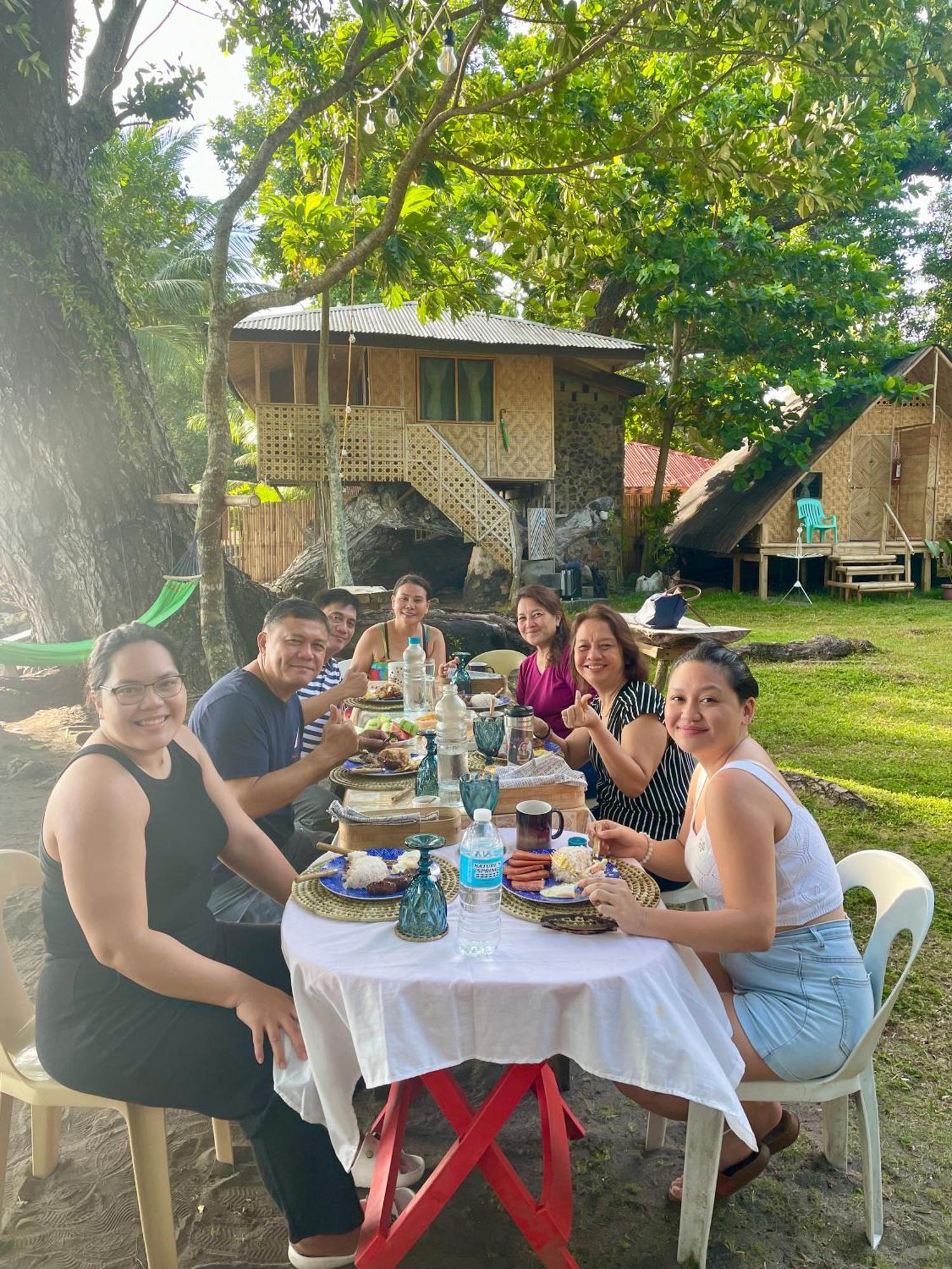 Bed and Breakfast Borbon'S Treehouse By The Sea à Mambajao Extérieur photo