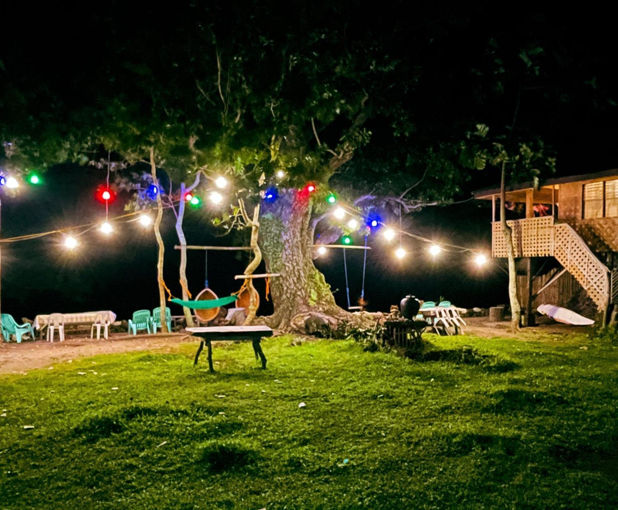 Bed and Breakfast Borbon'S Treehouse By The Sea à Mambajao Extérieur photo